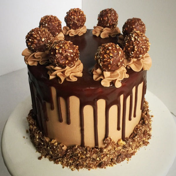 Un gâteau en couches ou un gâteau sandwich est un gâteau composé de plusieurs feuilles de gâteau empilées, maintenues ensemble par un glaçage ou un autre type de garniture, comme de la confiture ou d'autres conserve